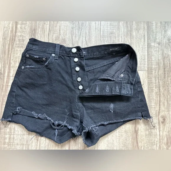 Denim Forum Aritzia Frayed hem High-Rise Jean shorts The Yoko Short distressed - Picture 4 of 7